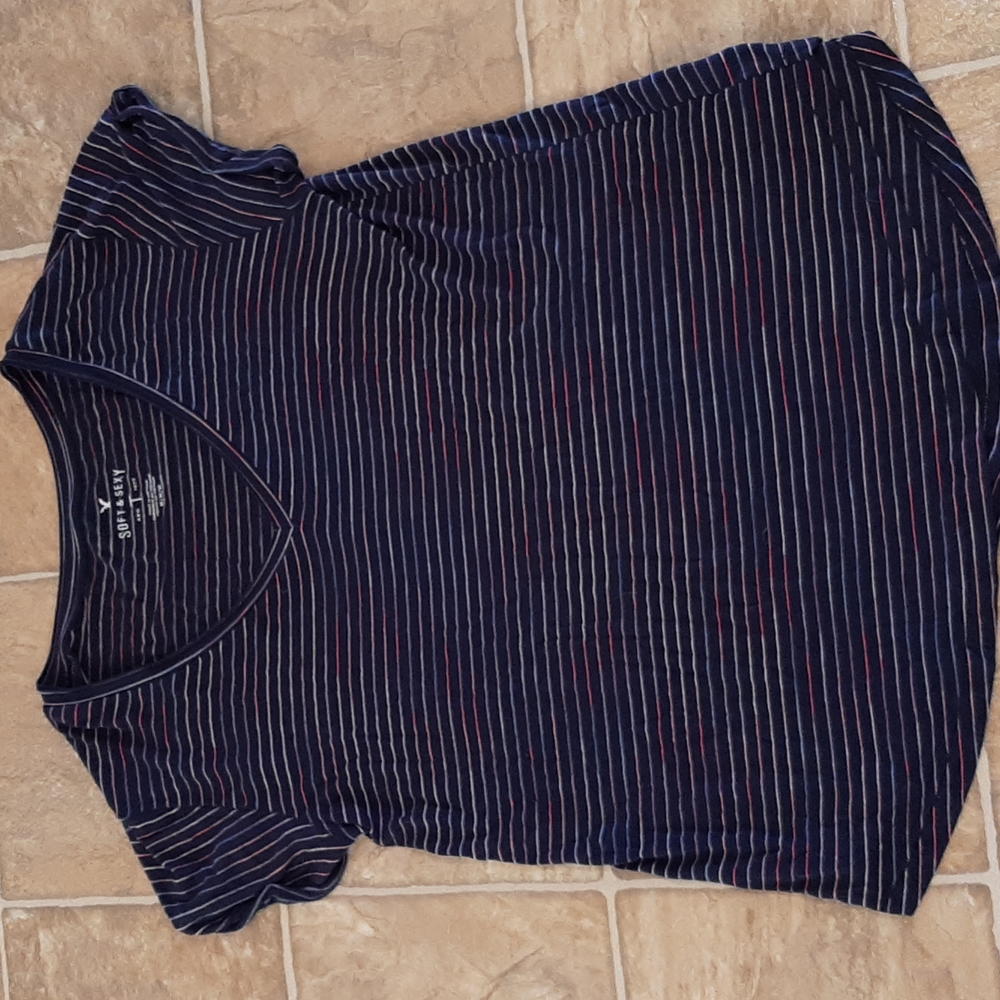 American Eagle V Neck